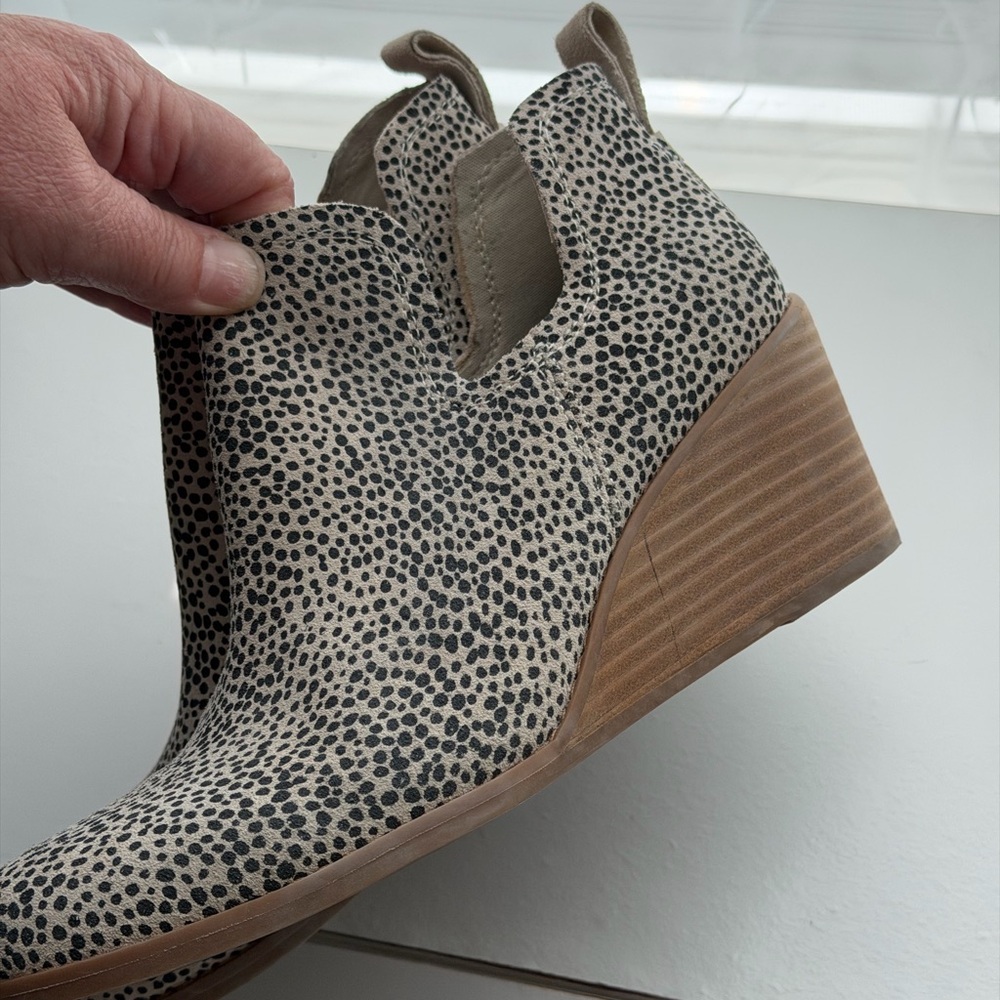 TOMS Women's Wedge Ankle Booties - Picture 9 of 11